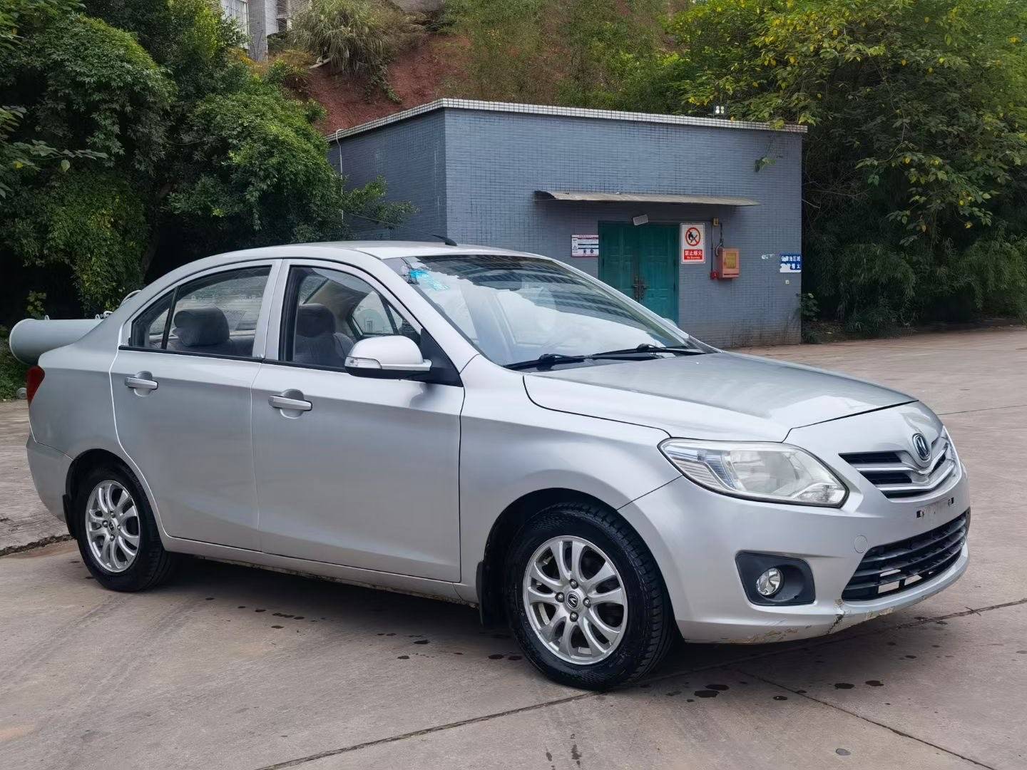 13年上户长安悦翔v3