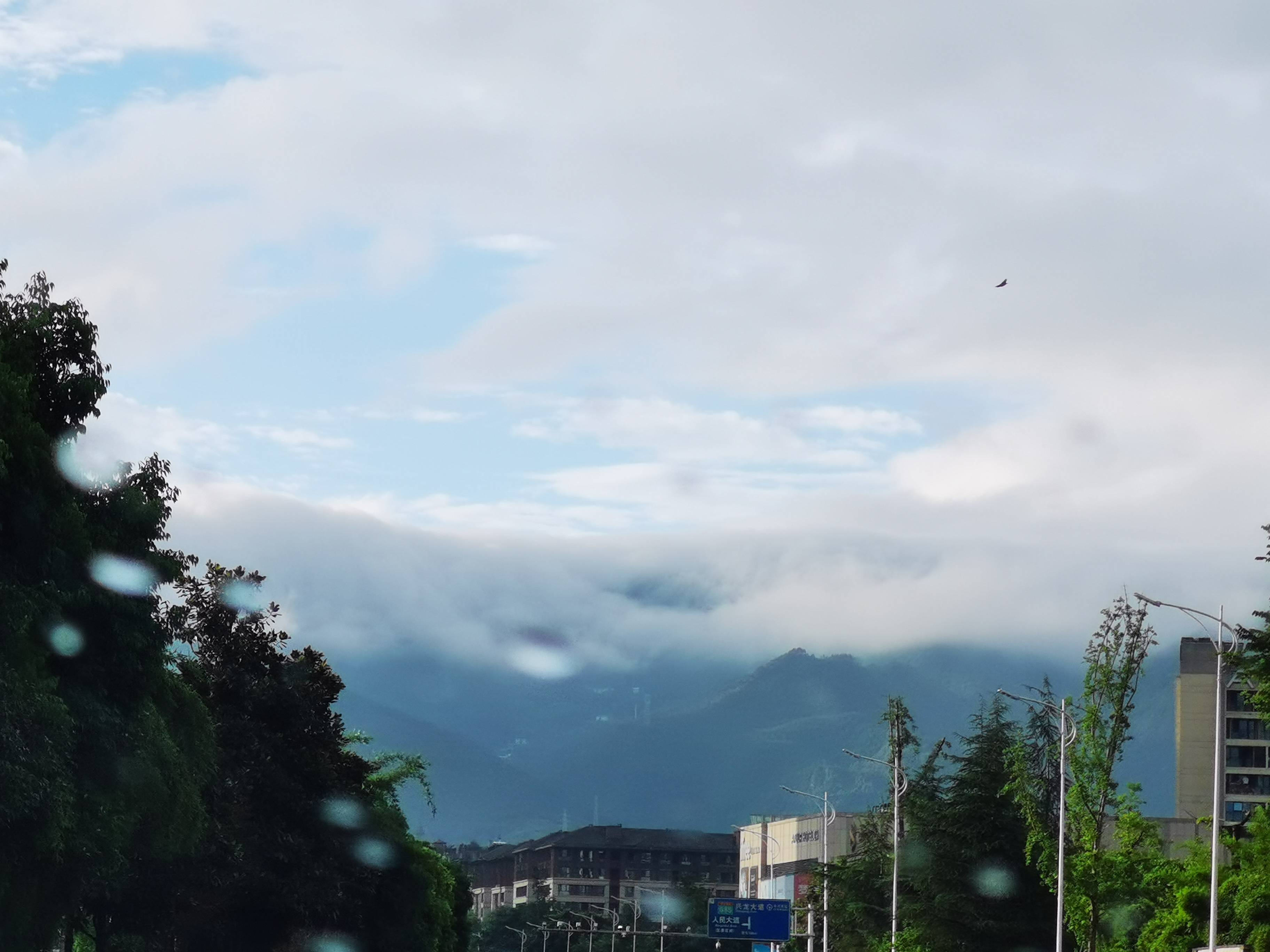 美丽的太阳雨…昨天傍晚的永川(这是南瓜山还是黄瓜山哦